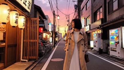 Adobe Firefly - Nuori nainen Tokiossa